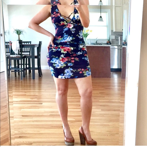 October Love Blue Floral Sleevesless ruched Dress - Picture 3 of 6